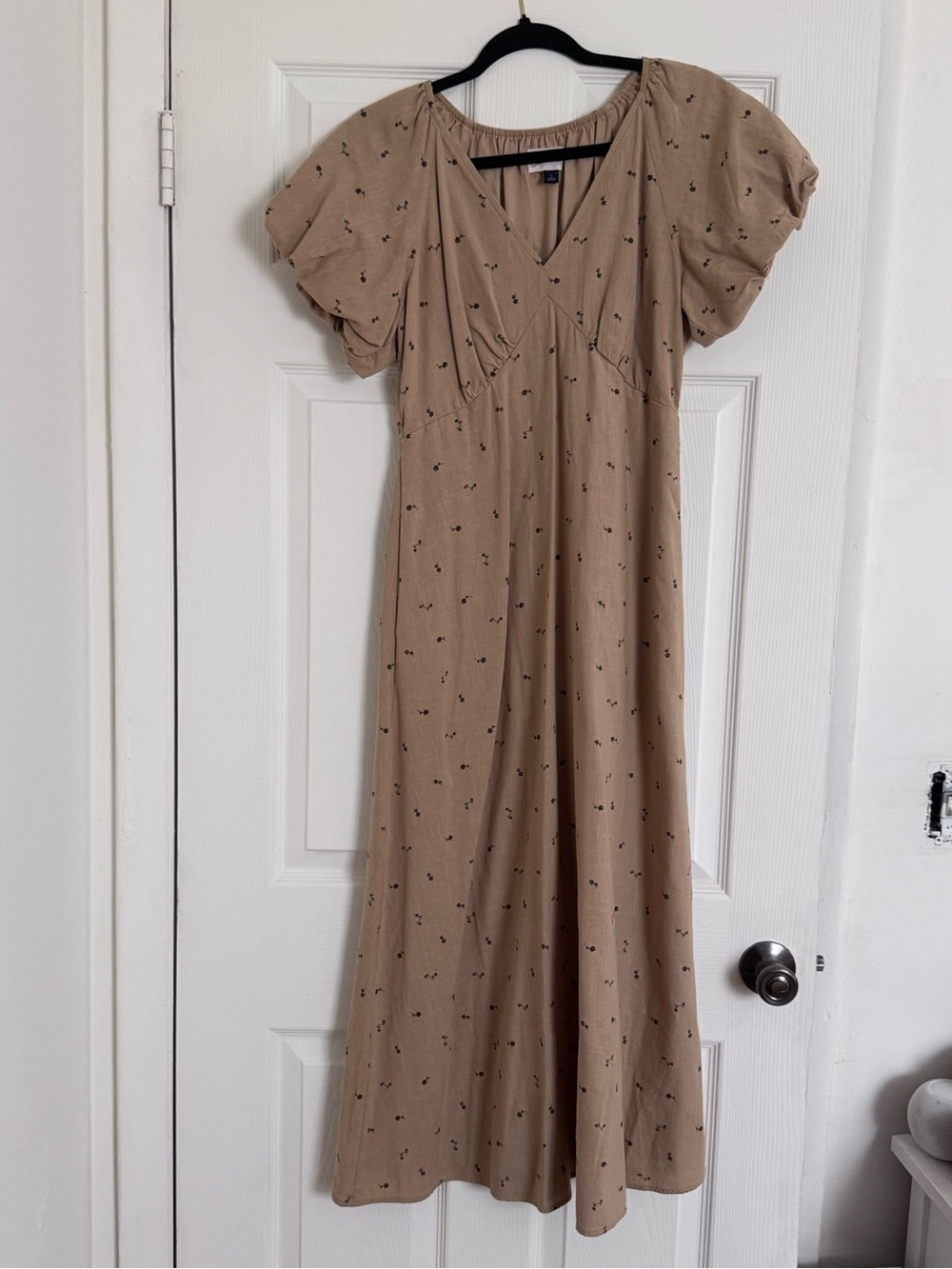 Universal Thread Beige Maxi Dress with Puff Sleeves and Tiny Black Print